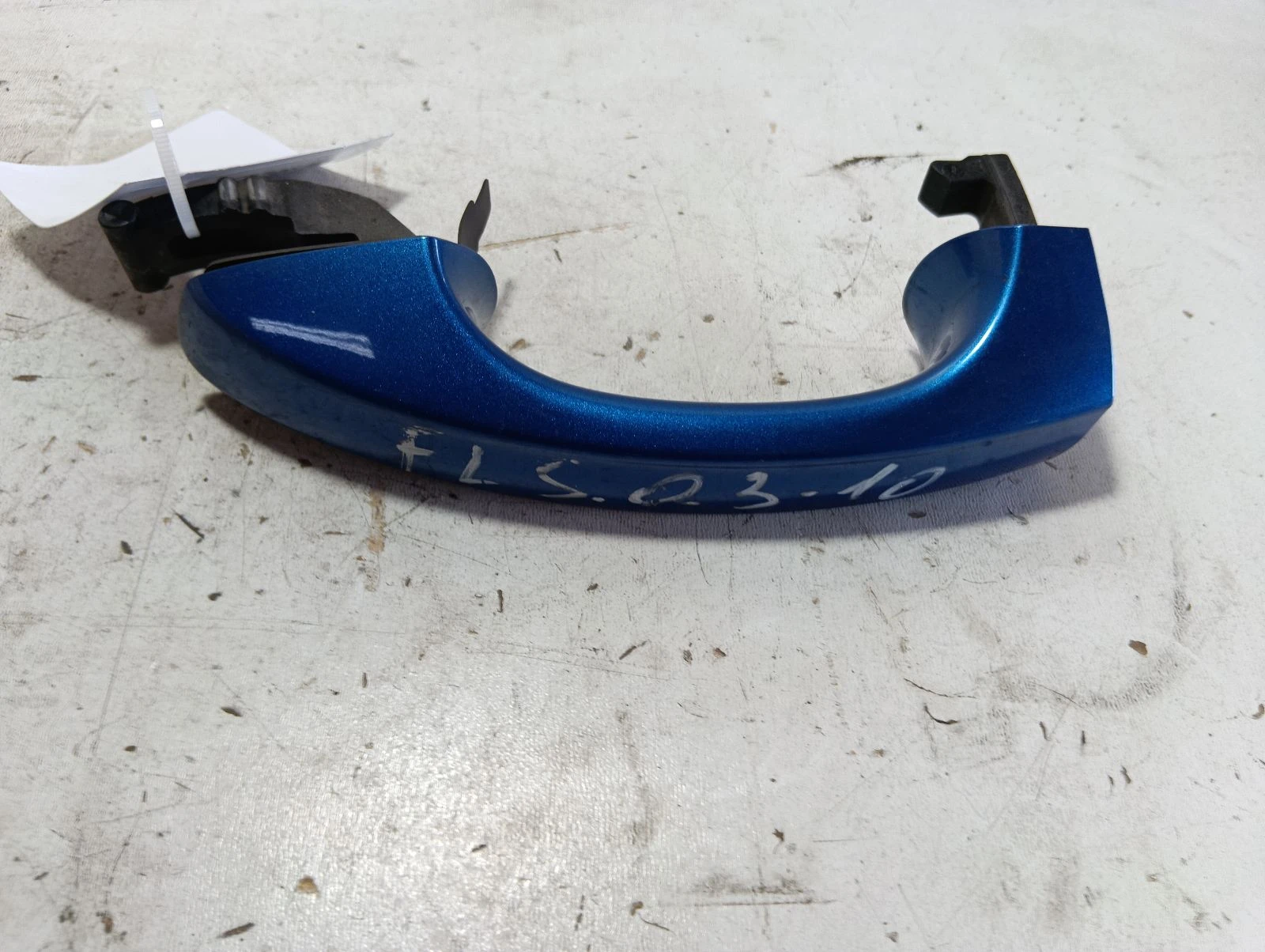 външна дръжка лява 5G0837205 Skoda Octavia