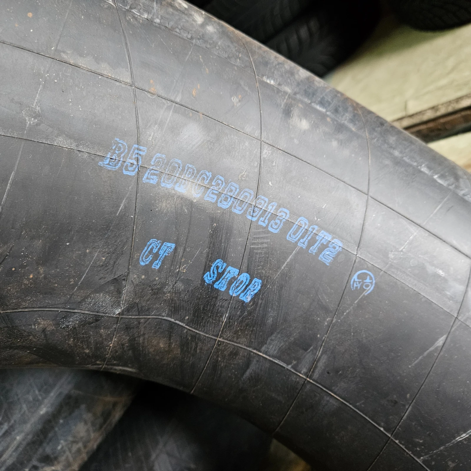 Гуми, снимка 9 - Гуми и джанти - 54019795