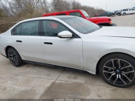 BMW 760 4.4l I xDrive, снимка 13 - Автомобили и джипове - 53670212