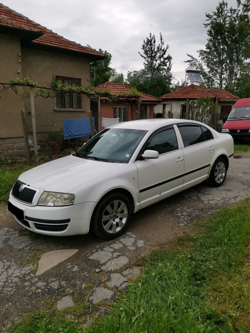 Skoda Superb, снимка 3 - Автомобили и джипове - 46306418