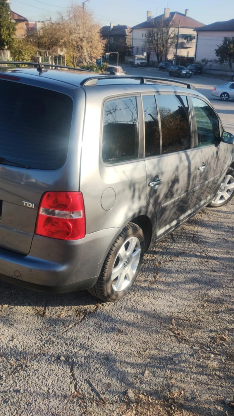 VW Touran, снимка 4 - Автомобили и джипове - 47945159