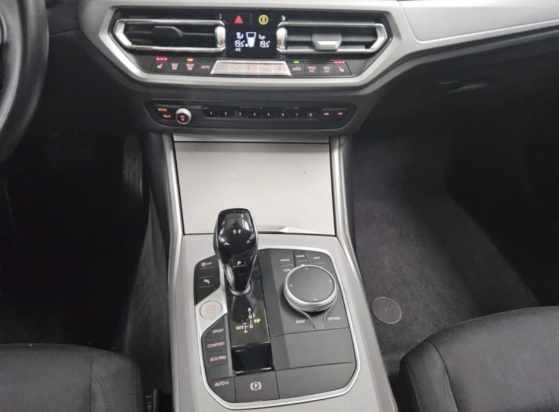 BMW 318 d Комби/LED/Digital/Германия/ЛИЗИНГ, снимка 5 - Автомобили и джипове - 52732400