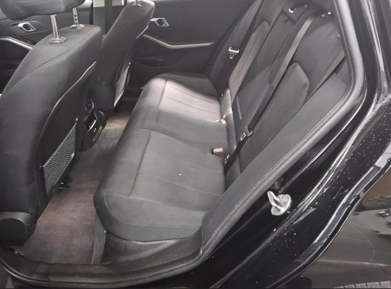 BMW 318 d Комби/LED/Digital/Германия/ЛИЗИНГ, снимка 9 - Автомобили и джипове - 52732400