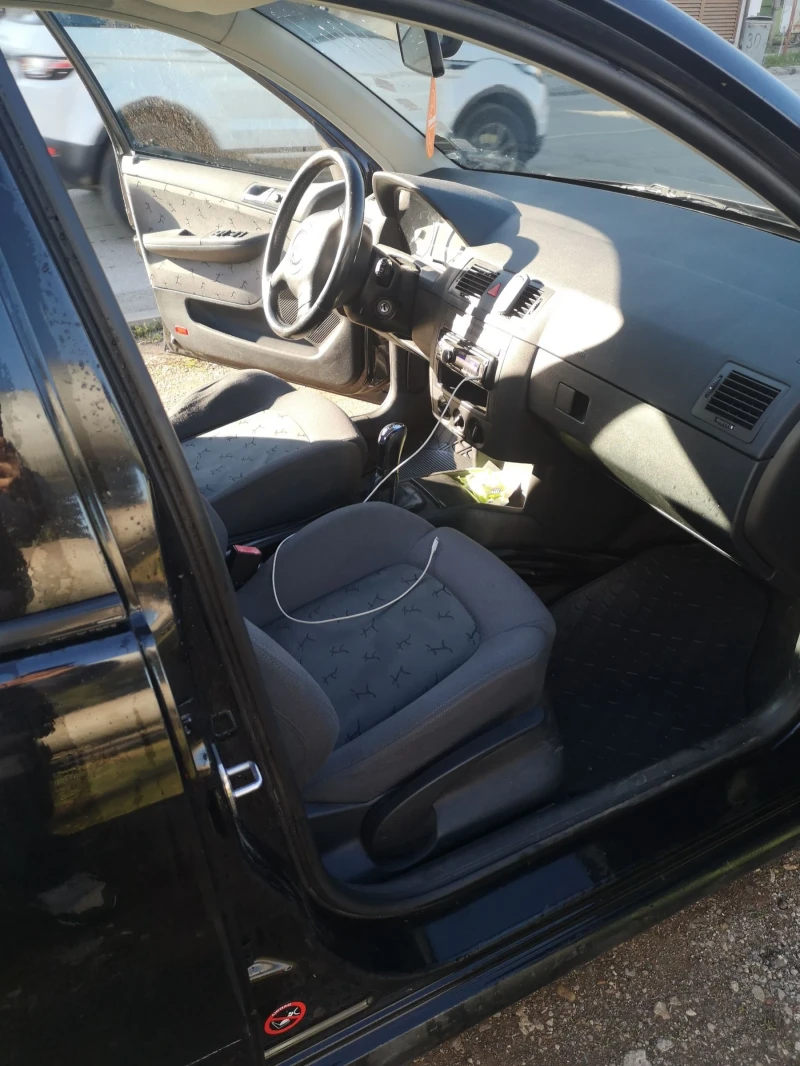 Skoda Fabia, снимка 11 - Автомобили и джипове - 52812655