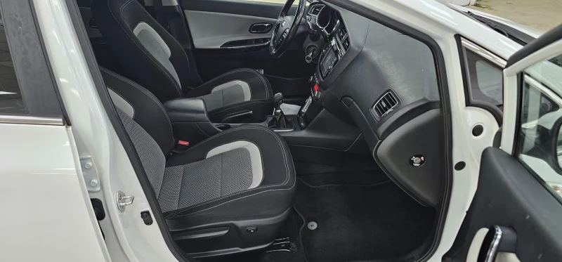 Kia Ceed 1.6 CRDI камера Германия Лизинг , снимка 8 - Автомобили и джипове - 53414604
