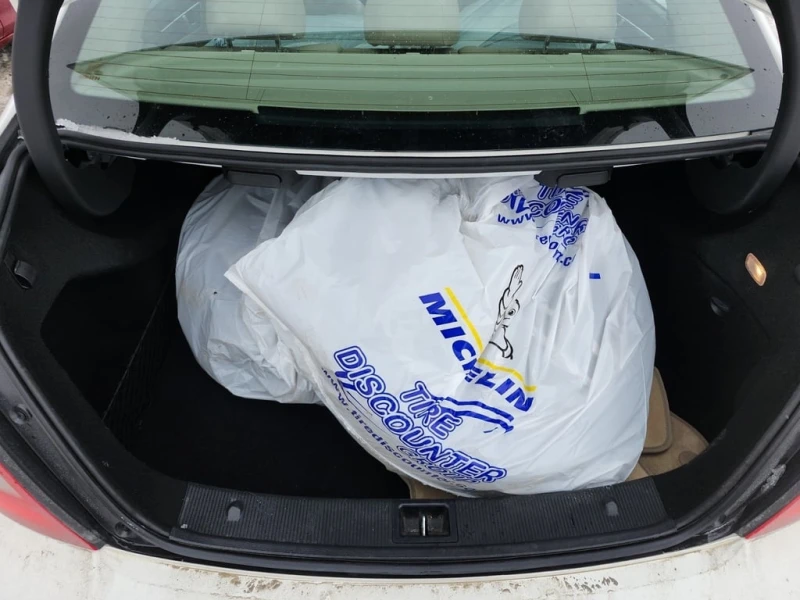 Mercedes-Benz C 300 * CARFAX * ЦЕНА ДО БГ, снимка 13 - Автомобили и джипове - 53443238