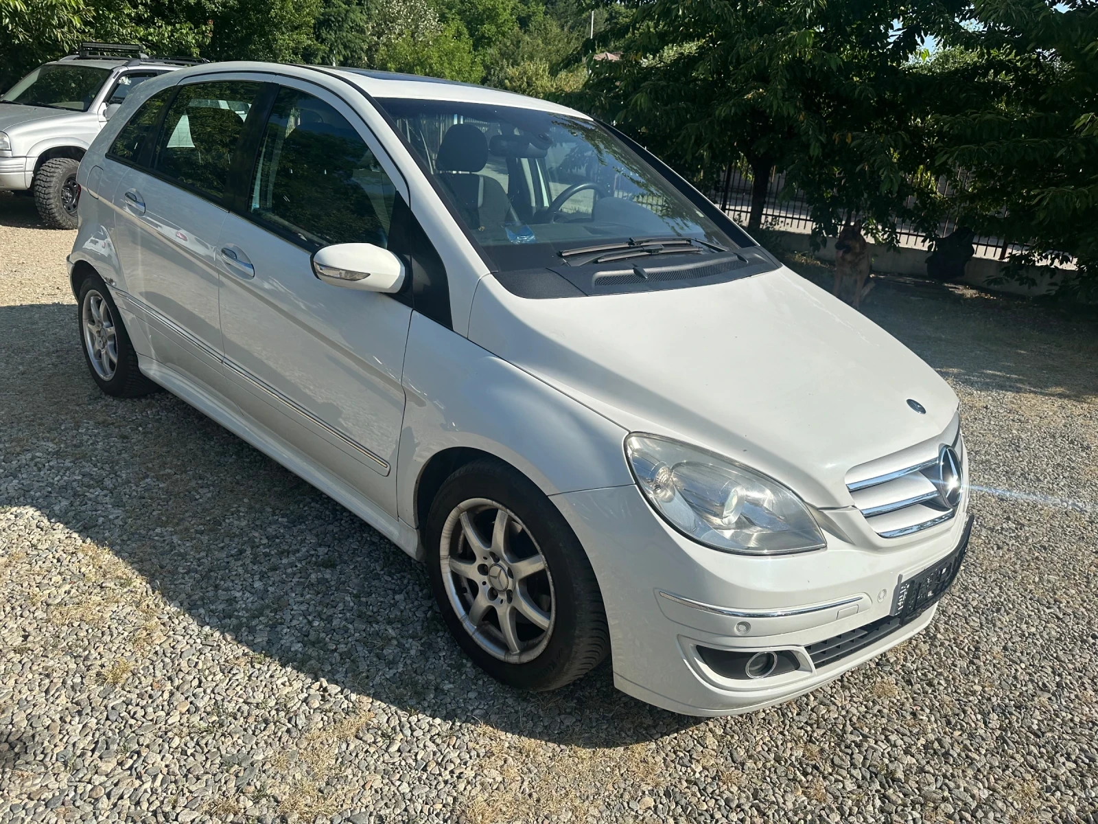 Mercedes-Benz B 180 * Панорама - изображение 4