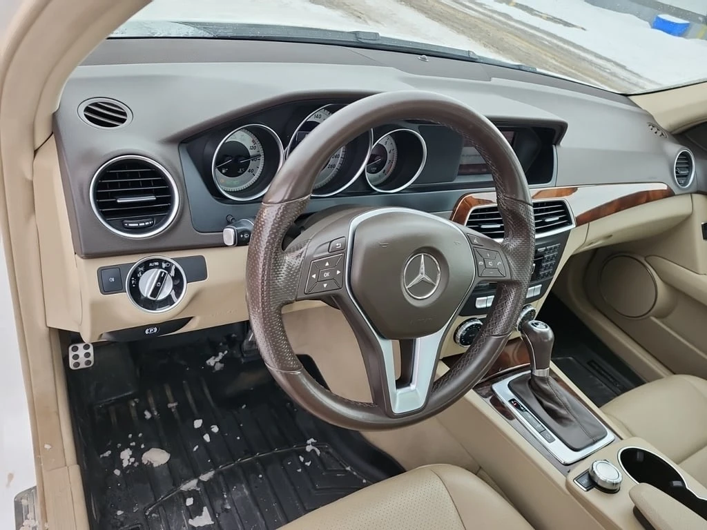 Mercedes-Benz C 300 * CARFAX * ЦЕНА ДО БГ - изображение 6