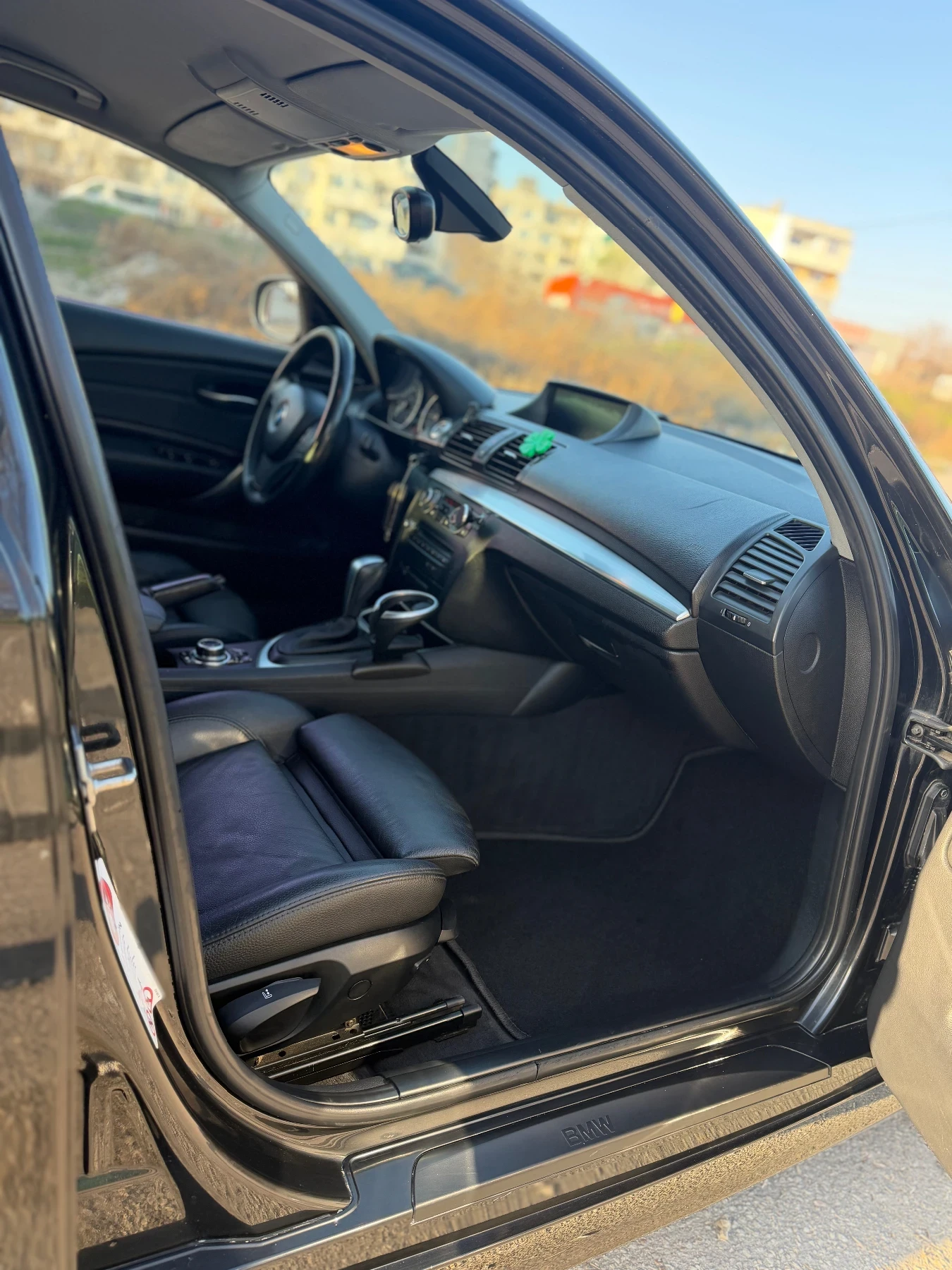 BMW 118 FACELIFT-2.0-143k.c.-2010г. Отлична! , снимка 5 - Автомобили и джипове - 53852177