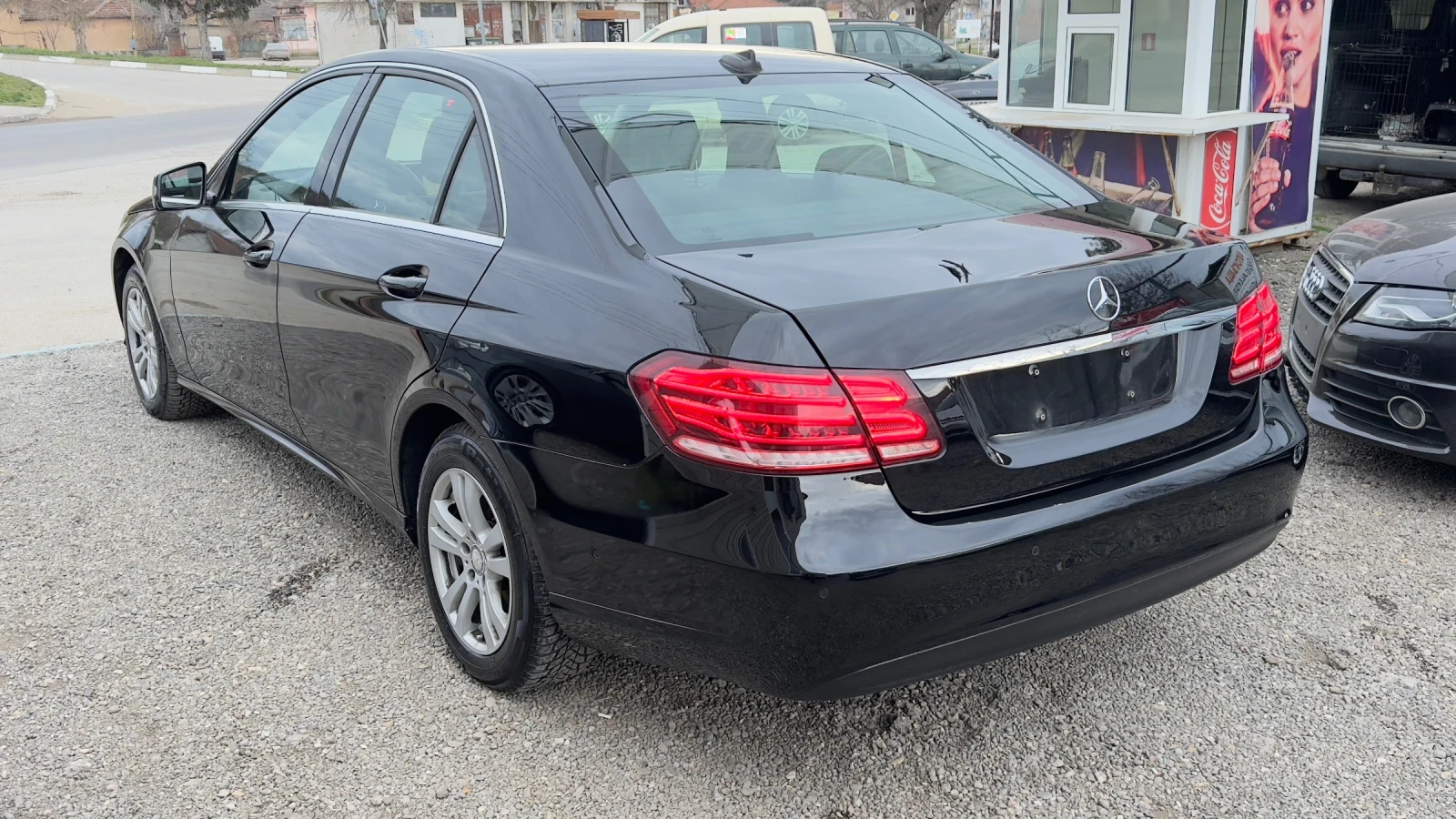 Mercedes-Benz E 220 Фейслифт, снимка 5 - Автомобили и джипове - 53904941