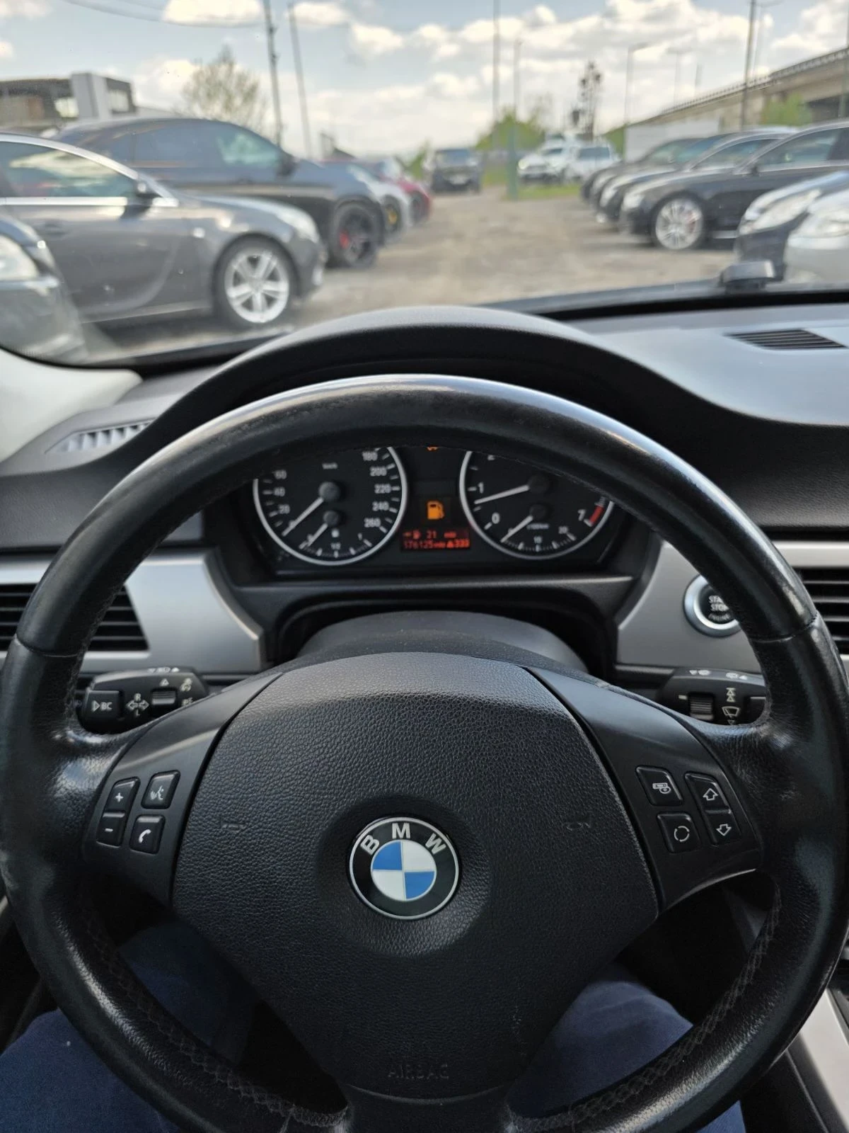 BMW 320, снимка 11 - Автомобили и джипове - 54427410
