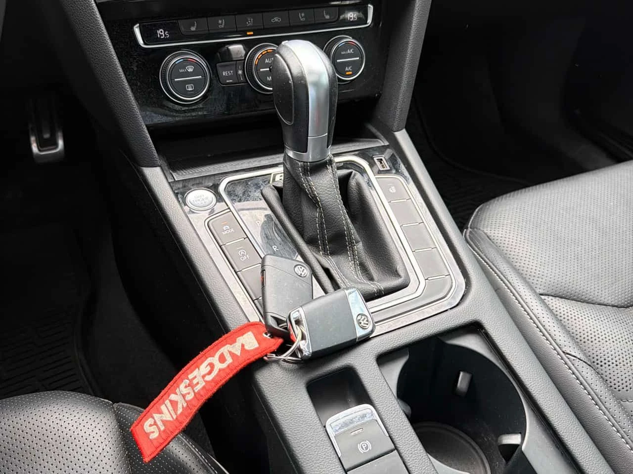 VW Arteon R-LINE CARFAX, снимка 16 - Автомобили и джипове - 54516778