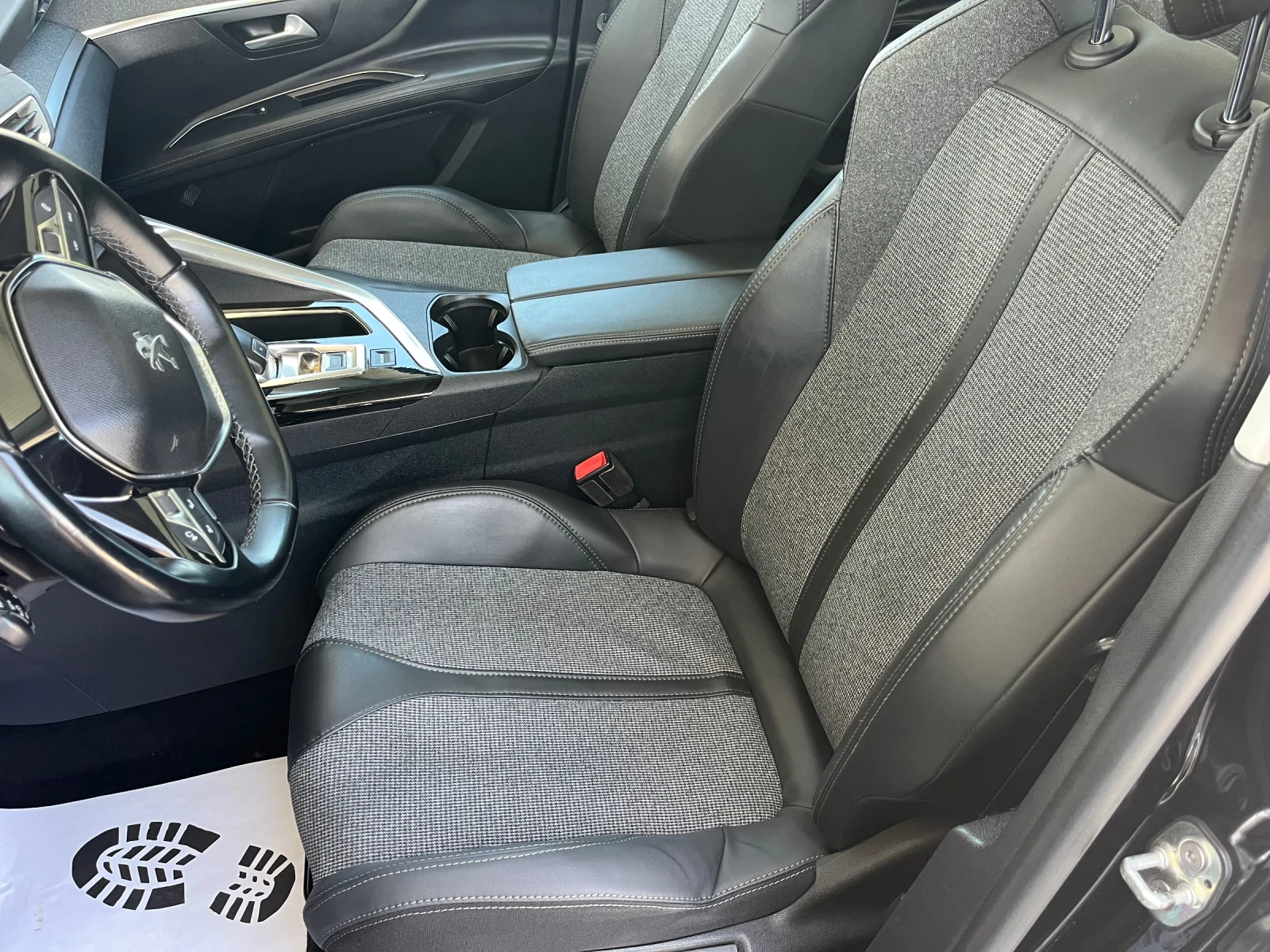 Peugeot 3008 Led / Automat / Panorama, снимка 11 - Автомобили и джипове - 54709554