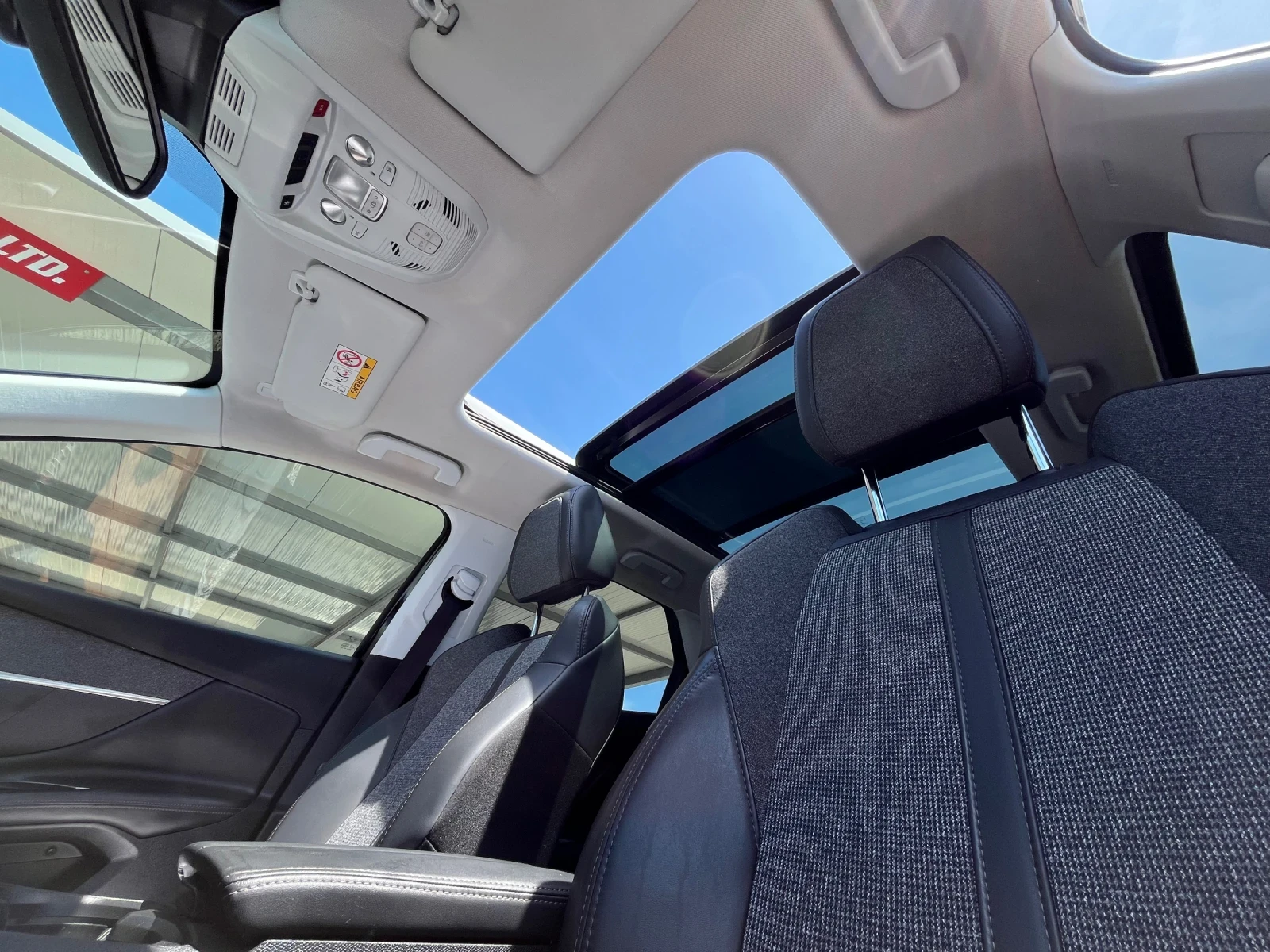 Peugeot 3008 Led / Automat / Panorama, снимка 10 - Автомобили и джипове - 54709554