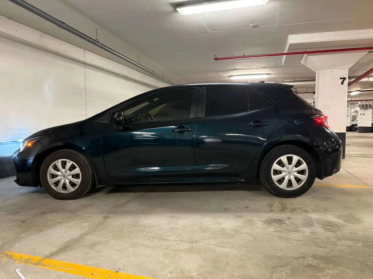Toyota Corolla * CVT * CARFAX * KEYLESS, снимка 2 - Автомобили и джипове - 54776525