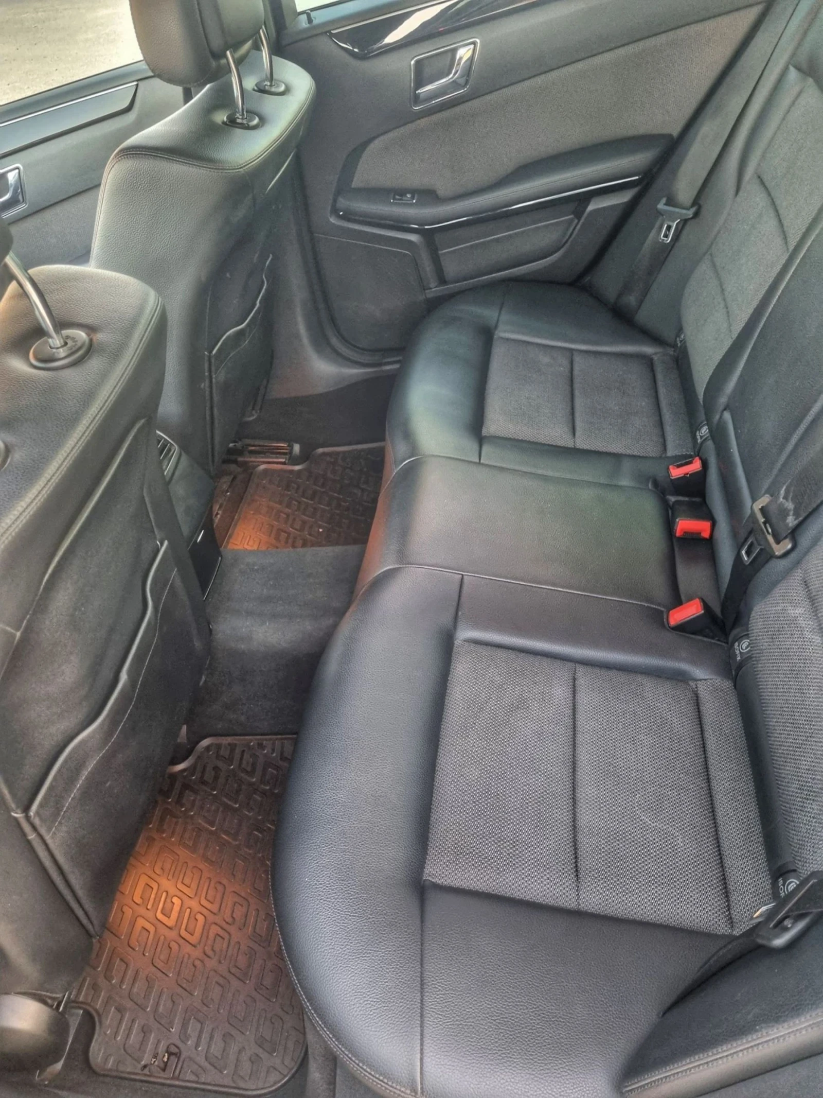 Mercedes-Benz E 220, снимка 7 - Автомобили и джипове - 54812692