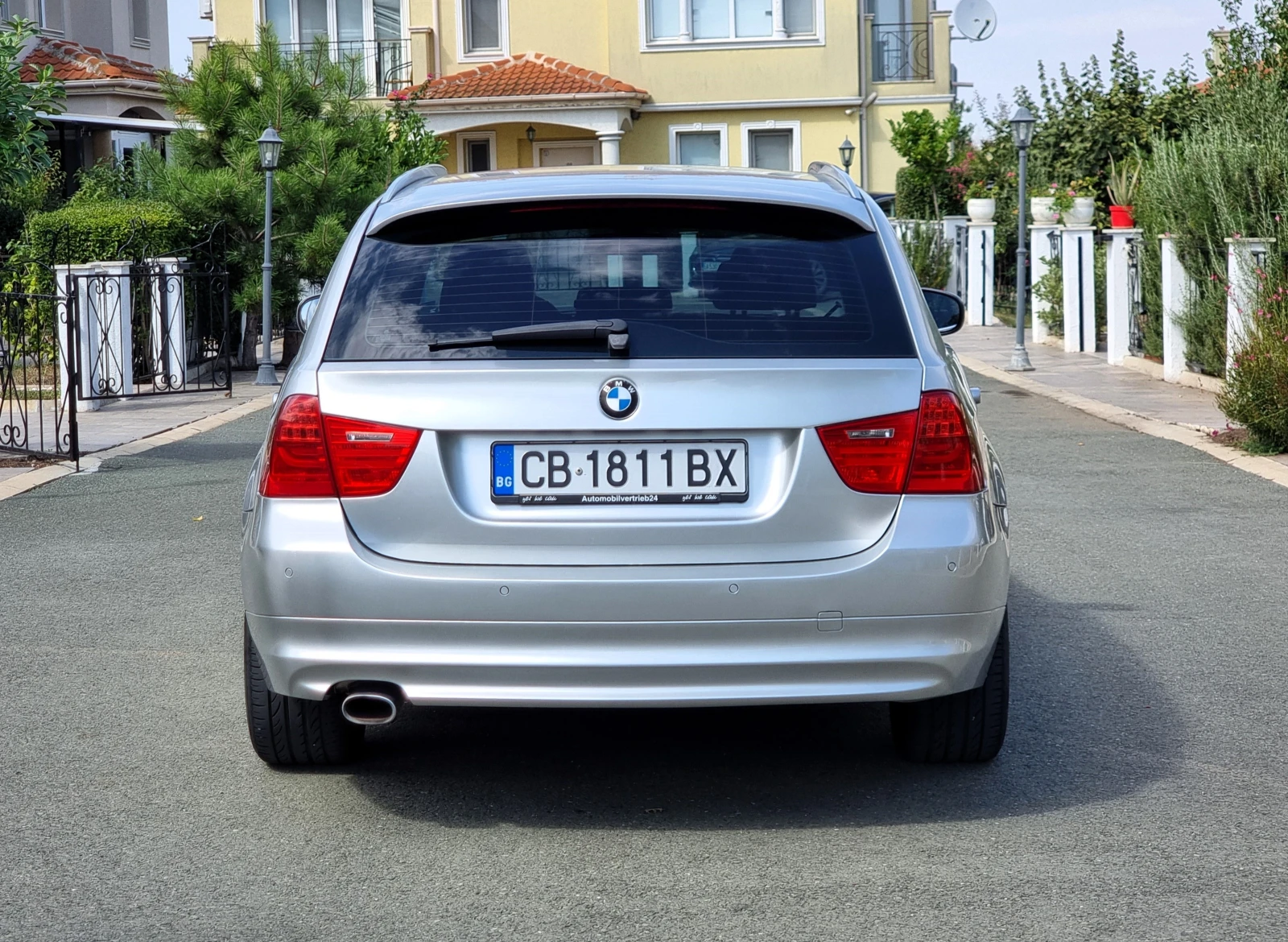 BMW 320 xDrive Edition, снимка 6 - Автомобили и джипове - 54947262