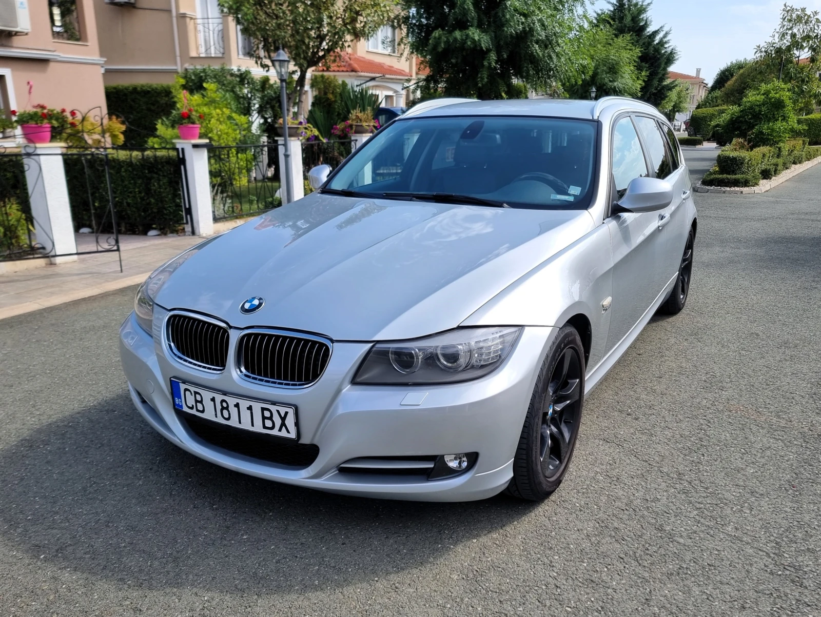 BMW 320 xDrive Edition, снимка 4 - Автомобили и джипове - 54947262