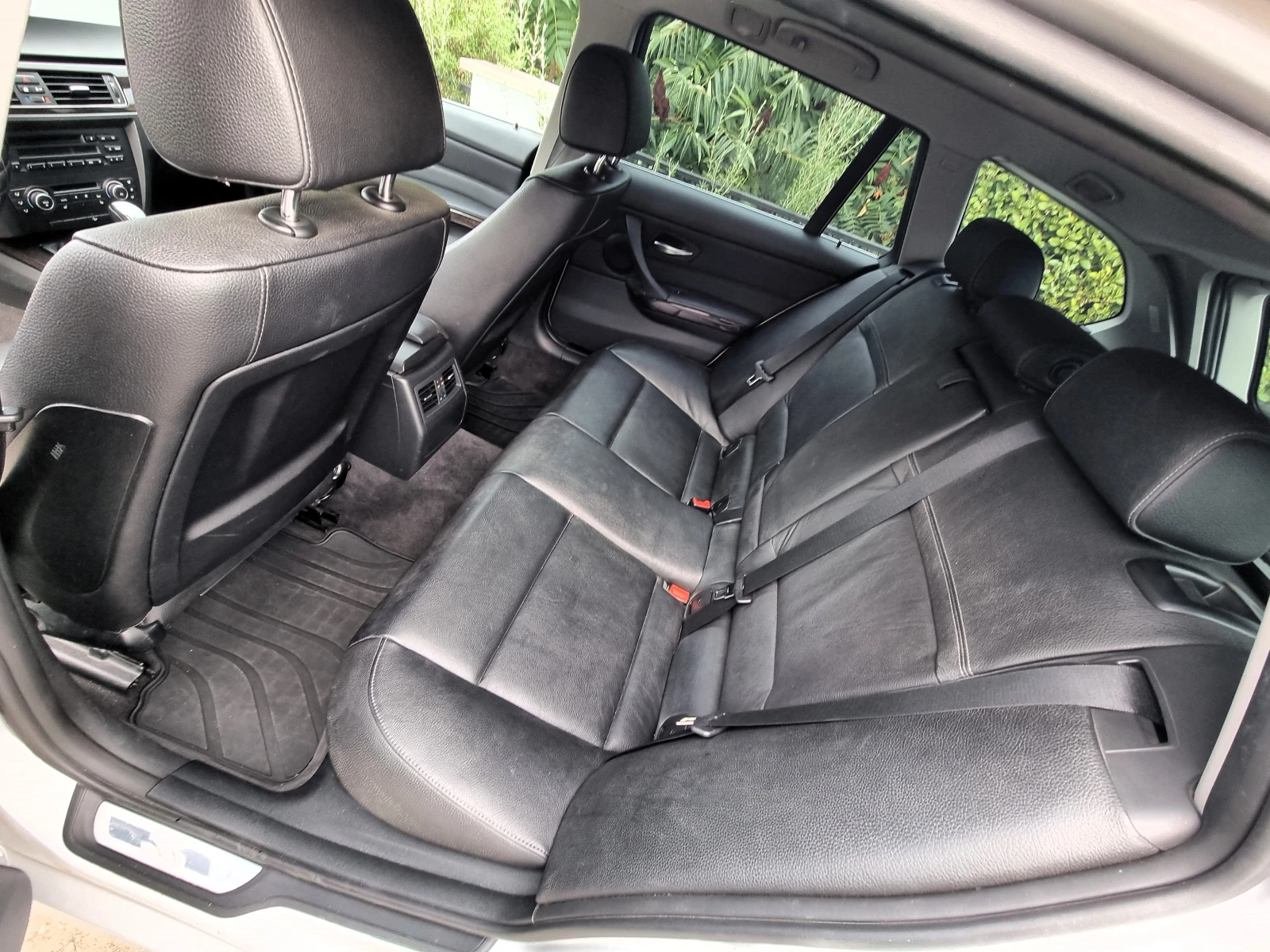 BMW 320 xDrive Edition, снимка 13 - Автомобили и джипове - 54947262