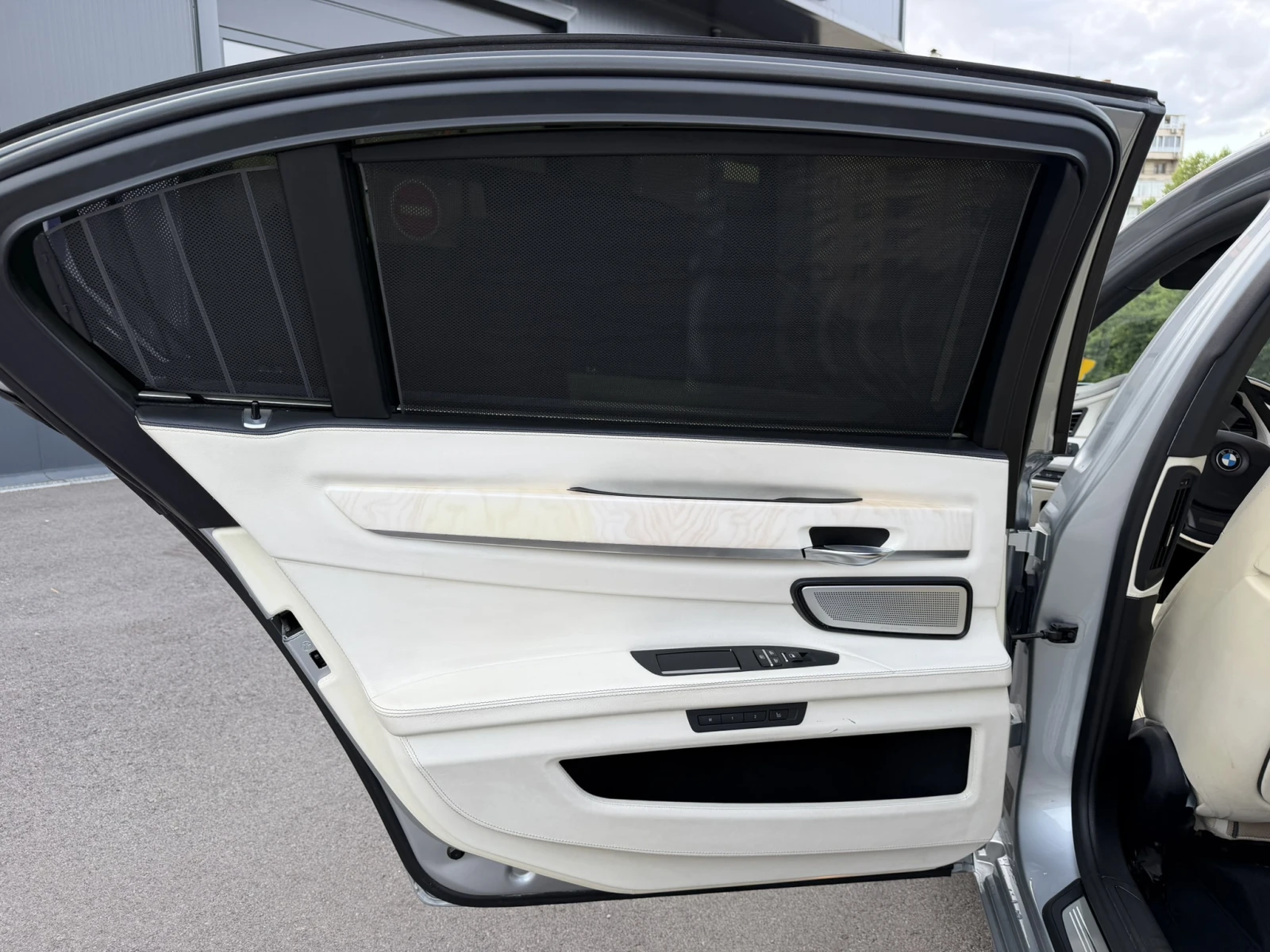 BMW 750 Li, снимка 9 - Автомобили и джипове - 54982624