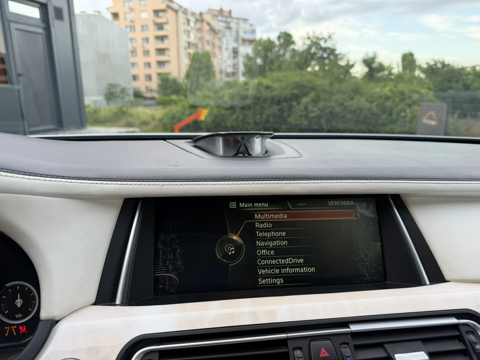 BMW 750 Li, снимка 17 - Автомобили и джипове - 54982624