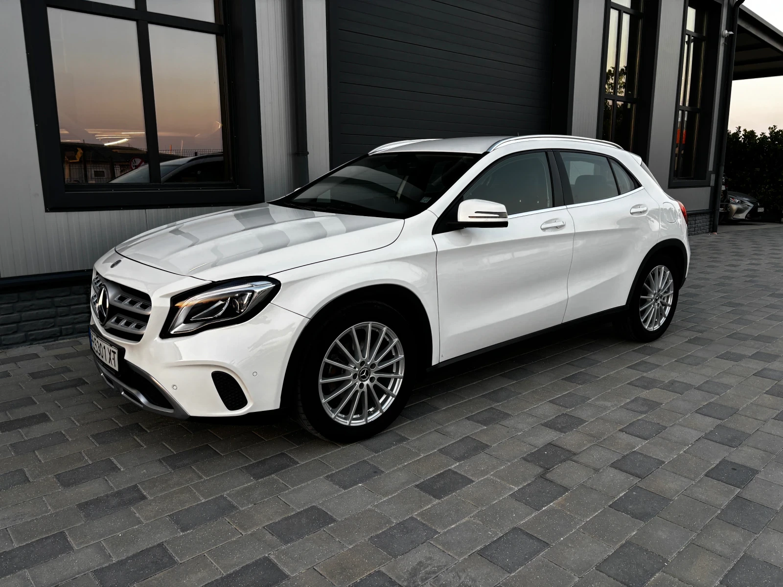 Mercedes-Benz CLA 180, снимка 4 - Автомобили и джипове - 55657606