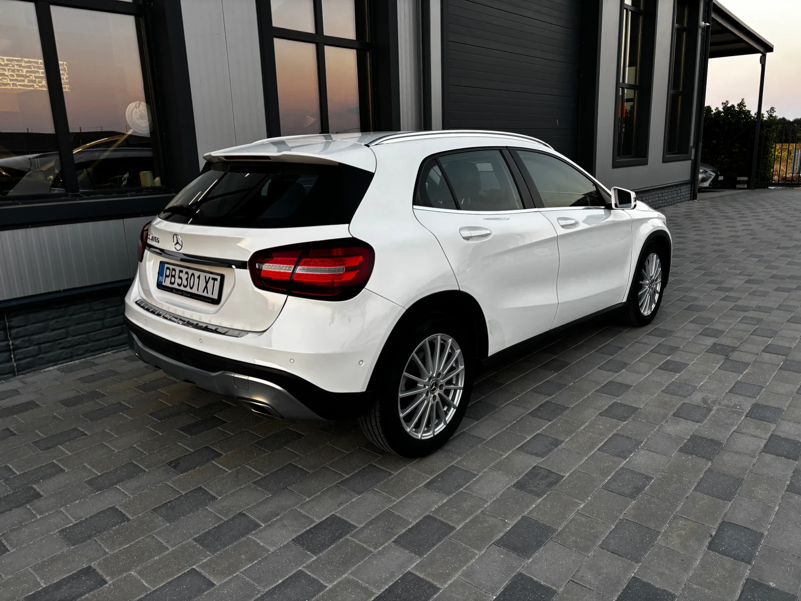 Mercedes-Benz CLA 180, снимка 8 - Автомобили и джипове - 55657606