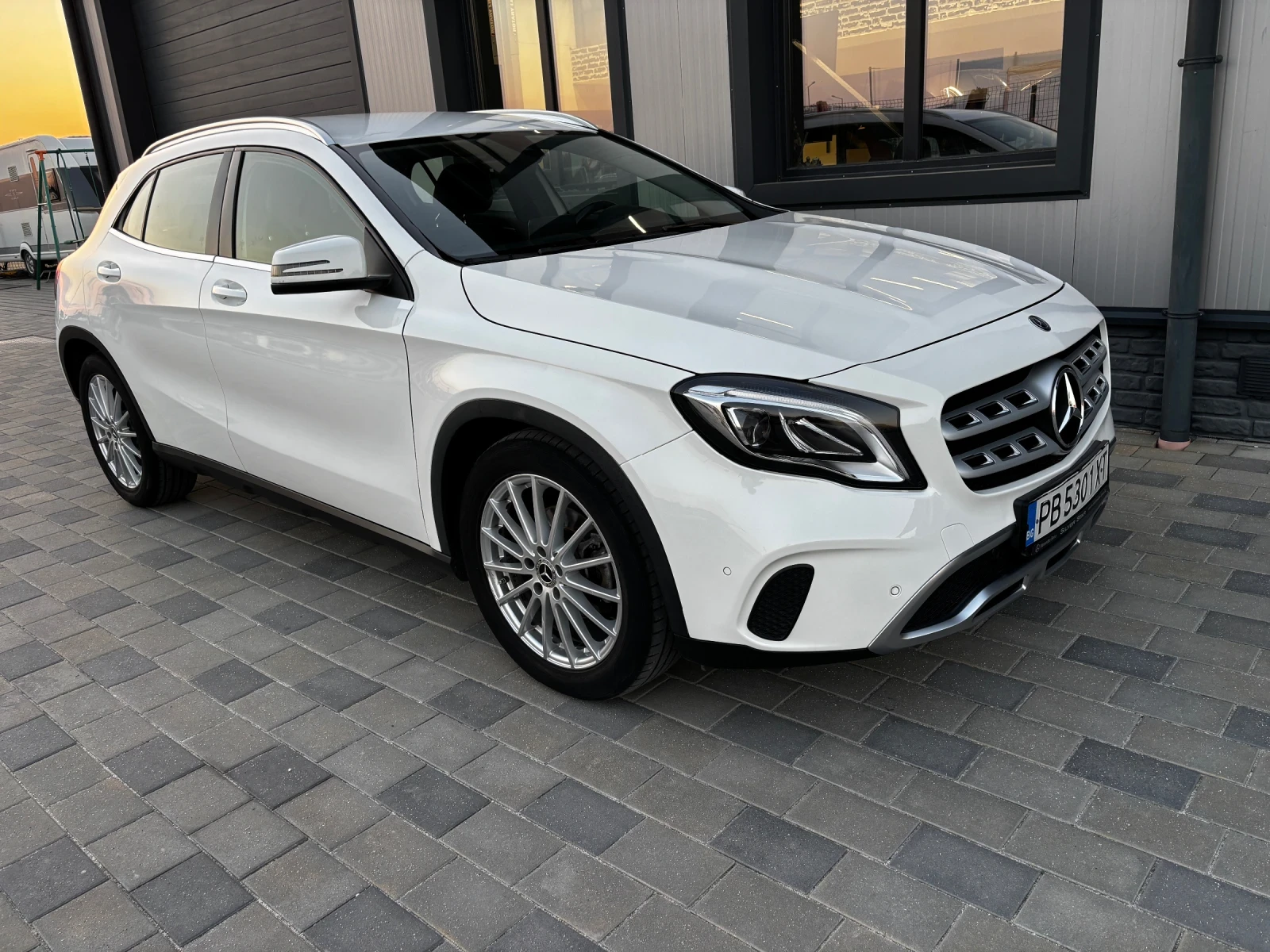 Mercedes-Benz CLA 180, снимка 7 - Автомобили и джипове - 55657606