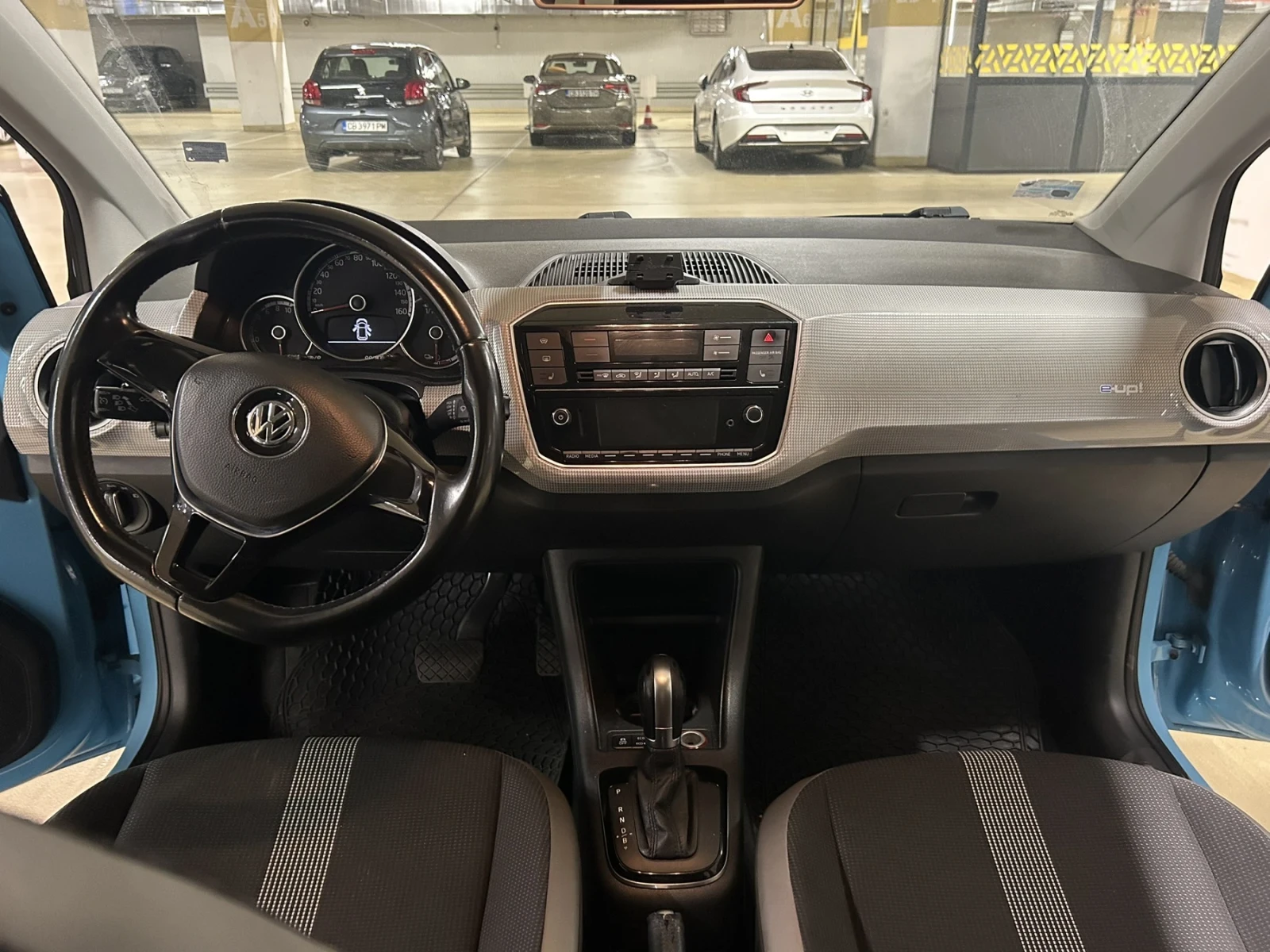 VW Up, снимка 12 - Автомобили и джипове - 55851379
