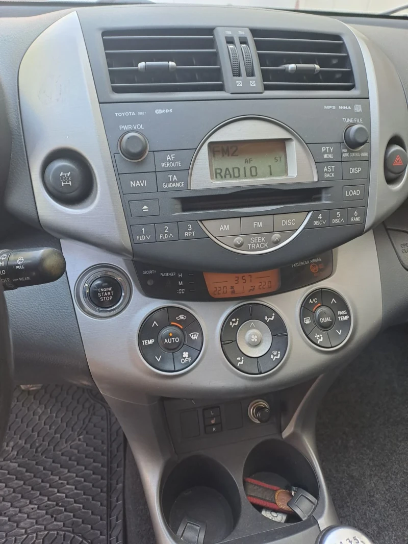 Toyota Rav4 Италия, снимка 13 - Автомобили и джипове - 50794561