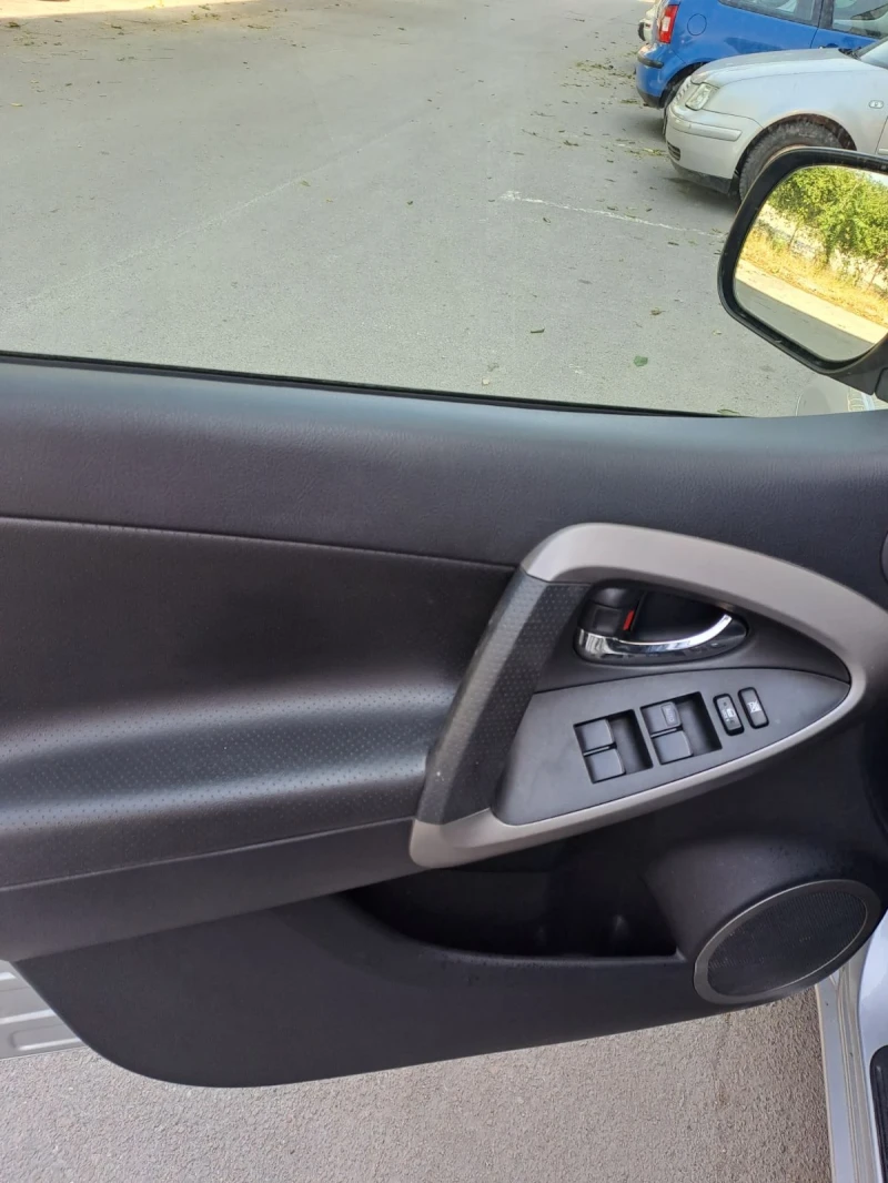 Toyota Rav4 Италия, снимка 12 - Автомобили и джипове - 50794561