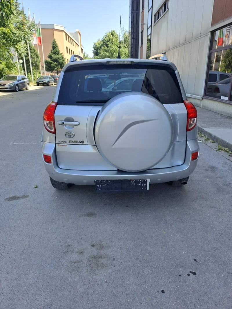 Toyota Rav4 Италия, снимка 4 - Автомобили и джипове - 50794561