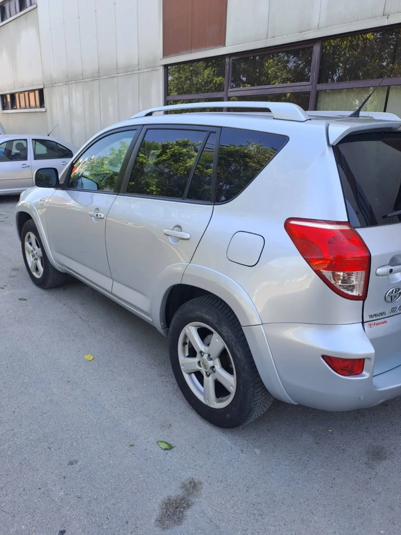 Toyota Rav4 Италия, снимка 3 - Автомобили и джипове - 50794561