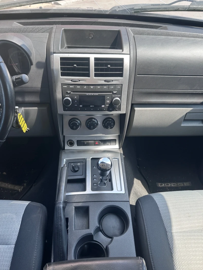Dodge Nitro 2.8TDI - 4x4 - КЛИМАТРОНИК, снимка 15 - Автомобили и джипове - 51341920