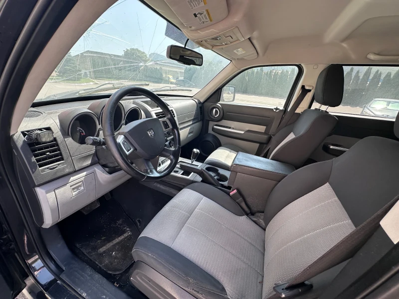 Dodge Nitro 2.8TDI - 4x4 - КЛИМАТРОНИК, снимка 9 - Автомобили и джипове - 51341920