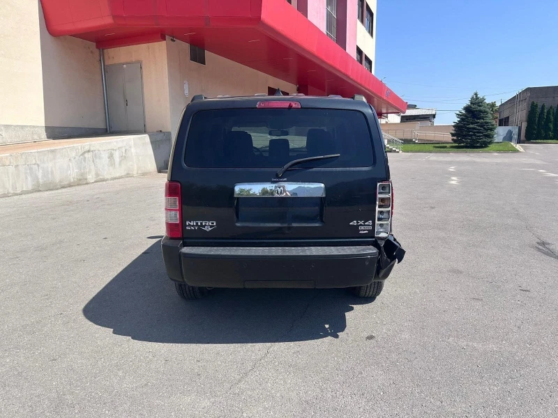 Dodge Nitro 2.8TDI - 4x4 - КЛИМАТРОНИК, снимка 6 - Автомобили и джипове - 51341920