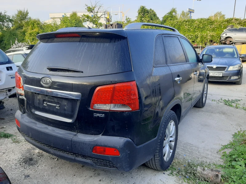 Kia Sorento 2.2 CRDI, снимка 3 - Автомобили и джипове - 51426229