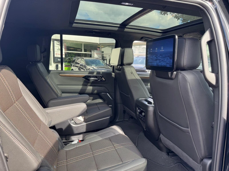 Chevrolet Suburban 6.2 V8 HIGH COUNTRY/FACELIFT/PANO/HUD/360/7-МЕСТЕН, снимка 14 - Автомобили и джипове - 52140121