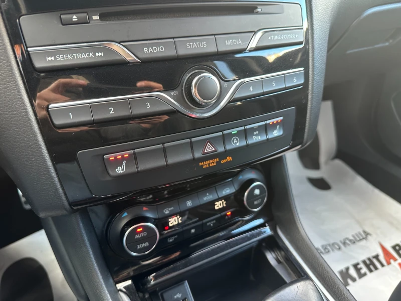 Infiniti Q30 S 2.0i 211 к.с. , снимка 12 - Автомобили и джипове - 52175697