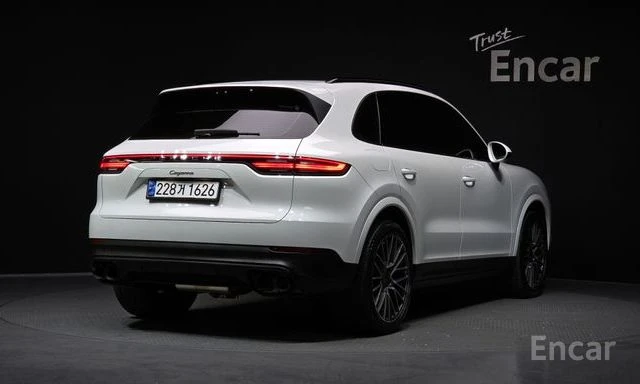 Porsche Cayenne ОБДУХВАНЕ* ПАМЕТ* 360 КАМЕРА* ПАНОРАМА* 4 ПОДГРЕВА, снимка 2 - Автомобили и джипове - 54042707