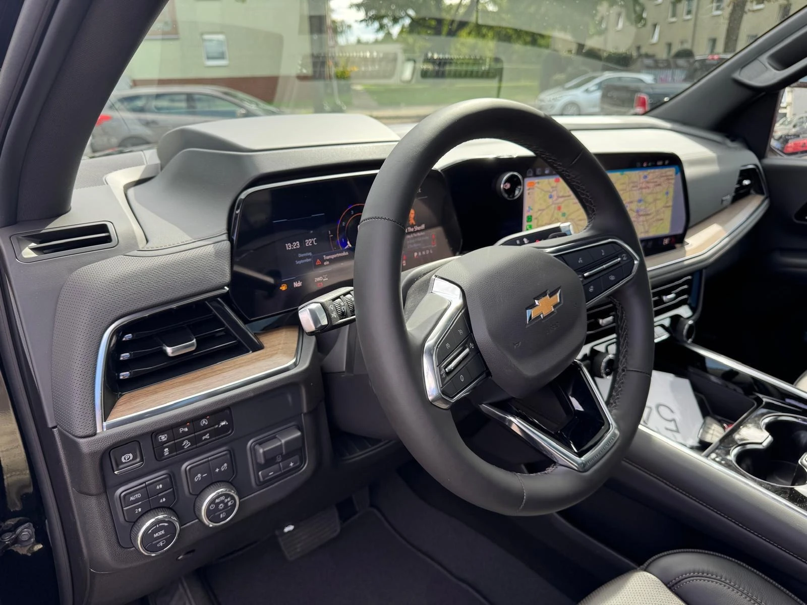 Chevrolet Suburban 6.2 V8 HIGH COUNTRY/FACELIFT/PANO/HUD/360/7-МЕСТЕН - изображение 9