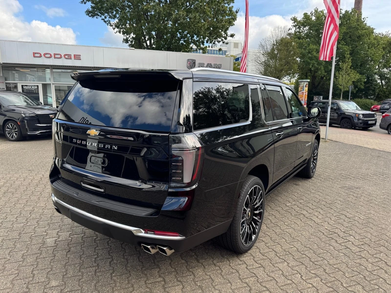 Chevrolet Suburban 6.2 V8 HIGH COUNTRY/FACELIFT/PANO/HUD/360/7-МЕСТЕН - изображение 6