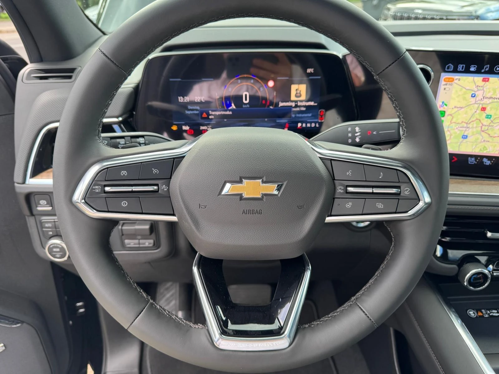 Chevrolet Suburban 6.2 V8 HIGH COUNTRY/FACELIFT/PANO/HUD/360/7- | Mobile.bg   11