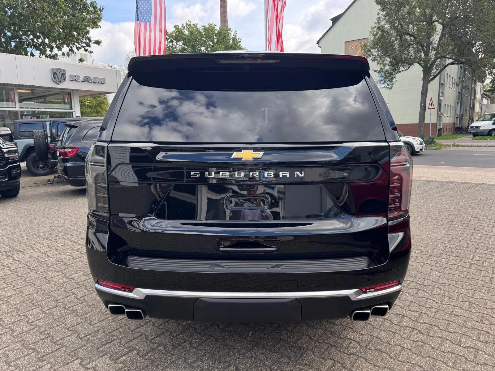 Chevrolet Suburban 6.2 V8 HIGH COUNTRY/FACELIFT/PANO/HUD/360/7-МЕСТЕН - изображение 5