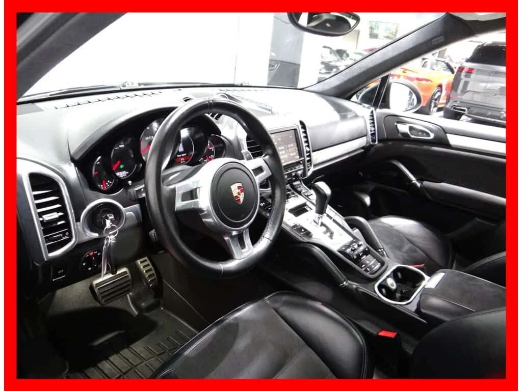 Porsche Cayenne * GTS AWD * NAVI/LEATHER/PANO ROOF/BLUETOOTH/LOADE, снимка 8 - Автомобили и джипове - 54056048