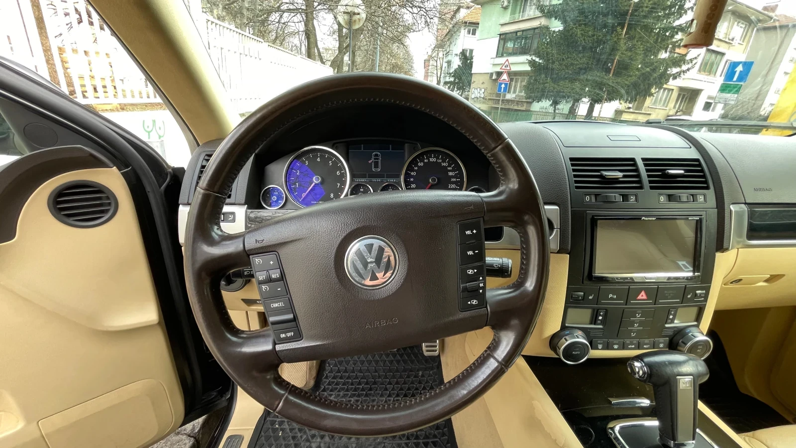 VW Touareg, снимка 9 - Автомобили и джипове - 54271726