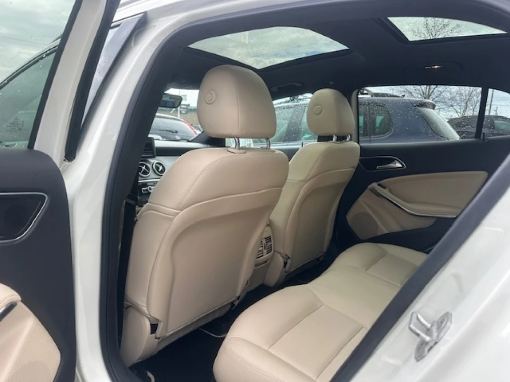 Mercedes-Benz GLA 250 4MATIC, снимка 11 - Автомобили и джипове - 54509654