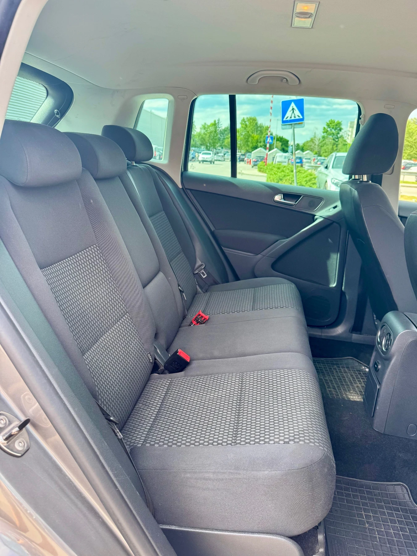 VW Tiguan 2.0 TDI, 140hp, 6 СКОРОСТИ, снимка 13 - Автомобили и джипове - 54823538