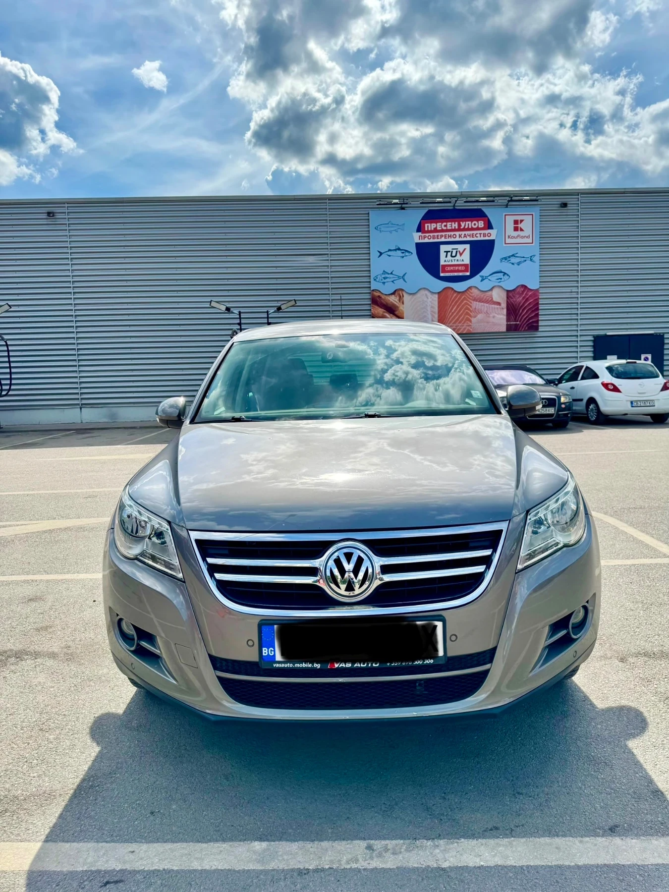 VW Tiguan 2.0 TDI, 140hp, 6 СКОРОСТИ, снимка 8 - Автомобили и джипове - 54823538