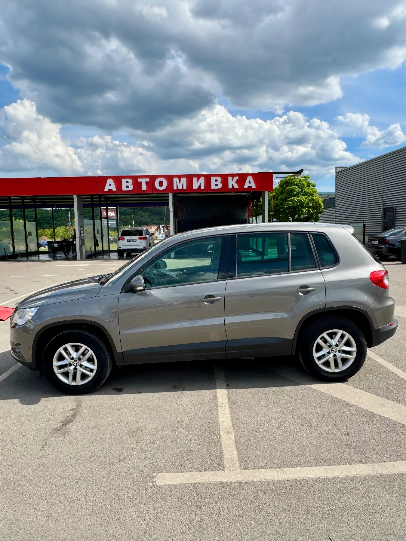 VW Tiguan 2.0 TDI, 140hp, 6 СКОРОСТИ, снимка 2 - Автомобили и джипове - 54823538